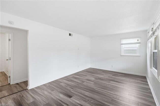Building Photo - 5545 Aragon Dr