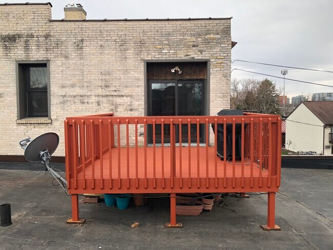 Building Photo - 1215 E Wilson St
