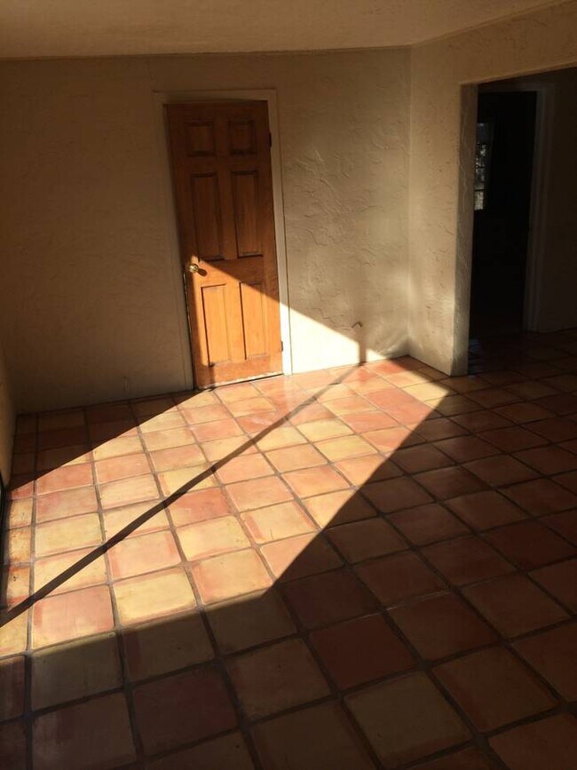 Foto del edificio - 1539 E Hudson Dr