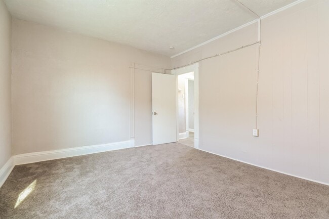 Building Photo - 1425 4th Ave