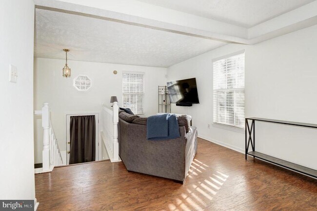 Building Photo - 1598 Woodcrest Dr