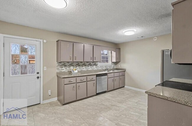 Foto del edificio - 43 Sandy Run Rd