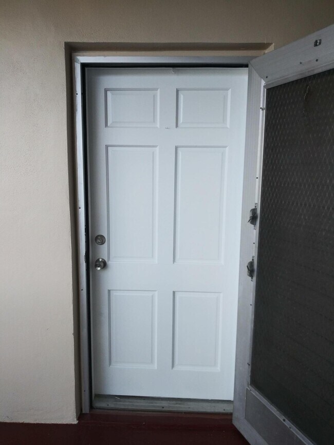 Foto del edificio - 2581 Garden Dr N