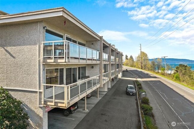 Building Photo - Bayview Condo with Updated Features  - Bou...