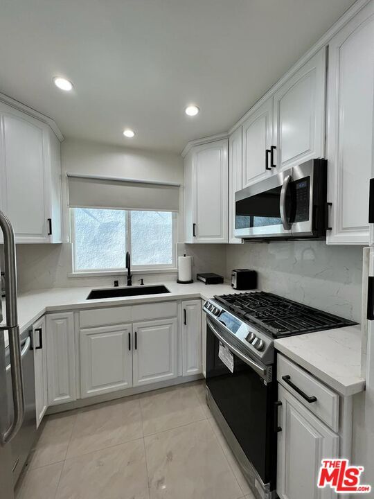 Building Photo - 8757 Dorrington Ave