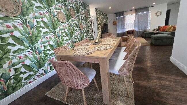 Building Photo - 5700 NE 20th Ave