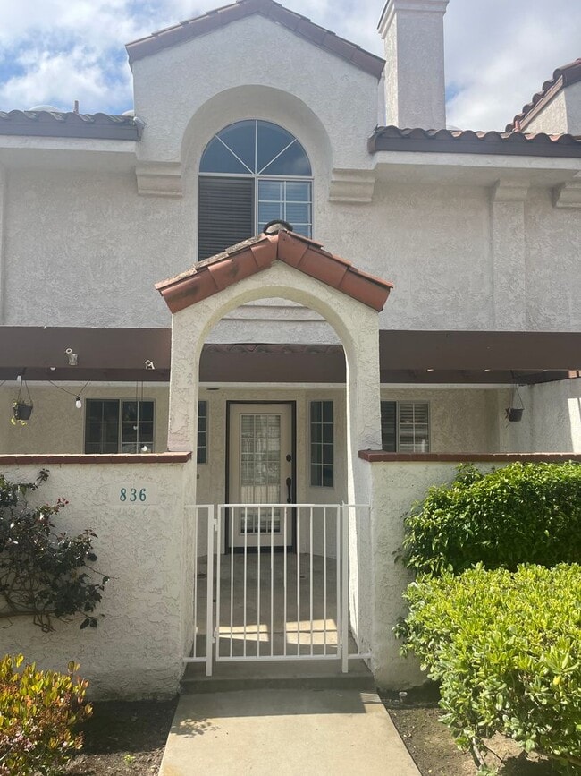 Building Photo - Beautiful Condo Palm Colony Camarillo