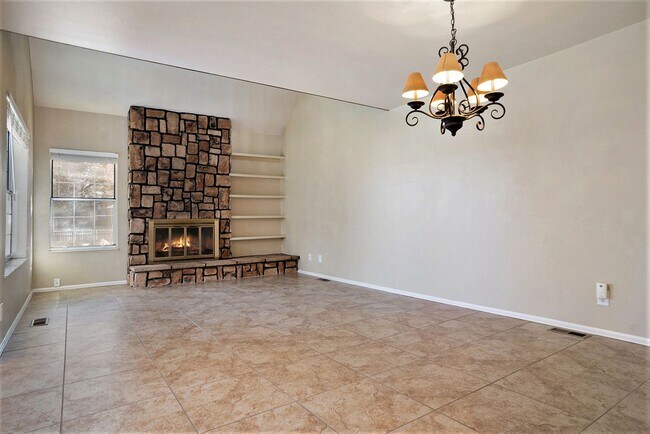 Foto del edificio - 3 Bedroom Townhouse in School District #12...