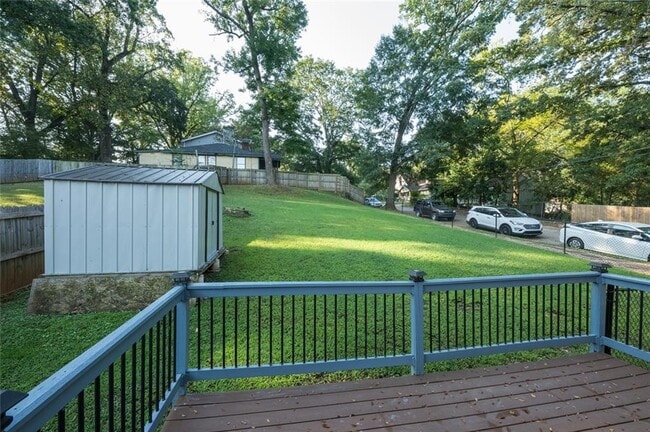 Foto del edificio - 1331 Memorial Dr SE