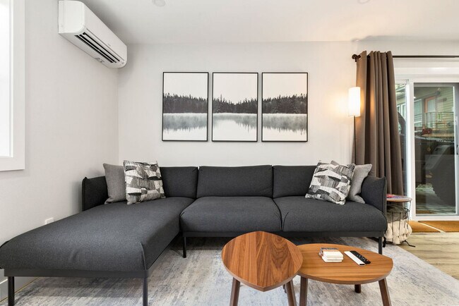 Foto del edificio - 7549 32nd Ave NW