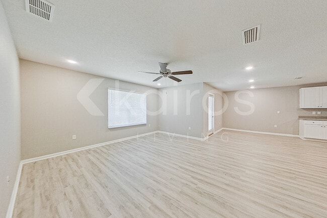 Foto del edificio - 289 Monarch Ln