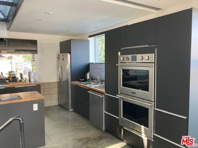 Foto del edificio - 6127 Glen Tower St