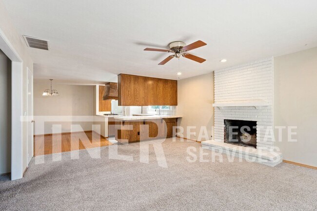 Building Photo - 24 Grand Rio Cir