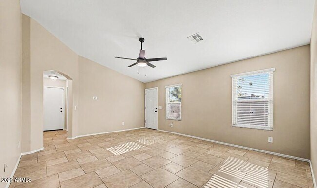 Foto del edificio - 23765 W Desert Bloom St