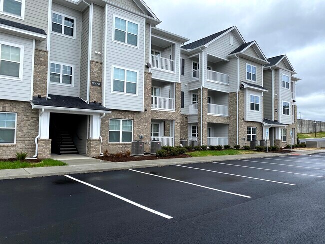 Graybrook and Graycroft - Waitlist Only - Alquileres en Madison, TN |  Apartamentos.com