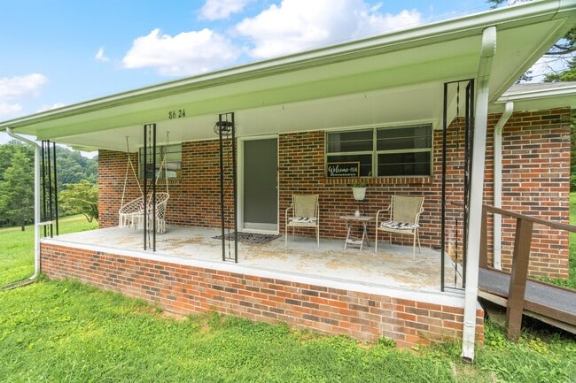 Building Photo - 8624 Walnut Springs Ln