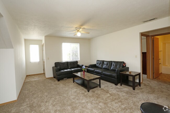 Vernon Les By Sami Apartments Normal Il 1br 1ba Lower Level Unit Living Room Vernon Les By Sami