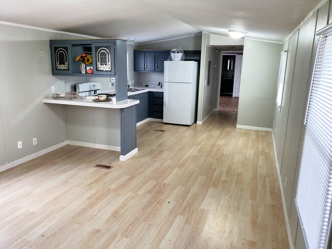 Building Photo - Marshalltown Estates