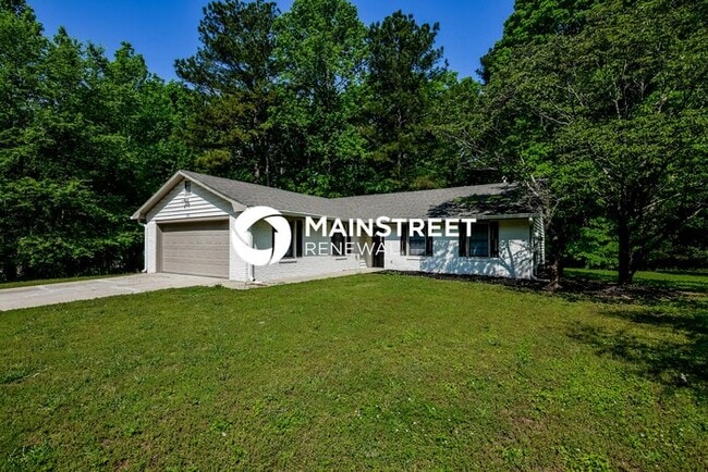 Photo - 3 Bedroom Pet-Friendly Home in Ellenwood, GA with Main Street Renewal