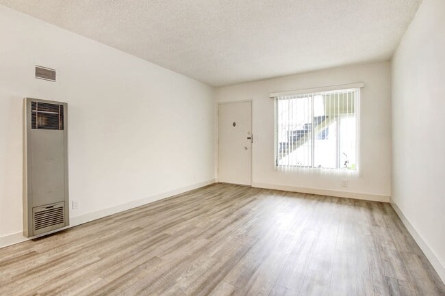 Building Photo - 937 6th St