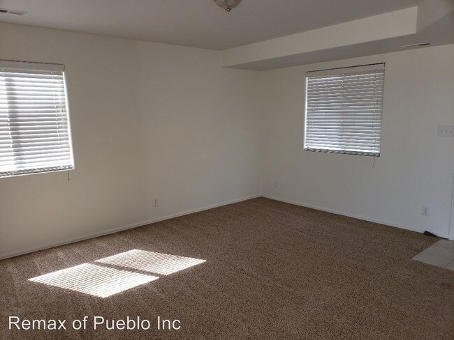 Building Photo - 3 br, 2 bath Apartment - 404 W Coral Dr