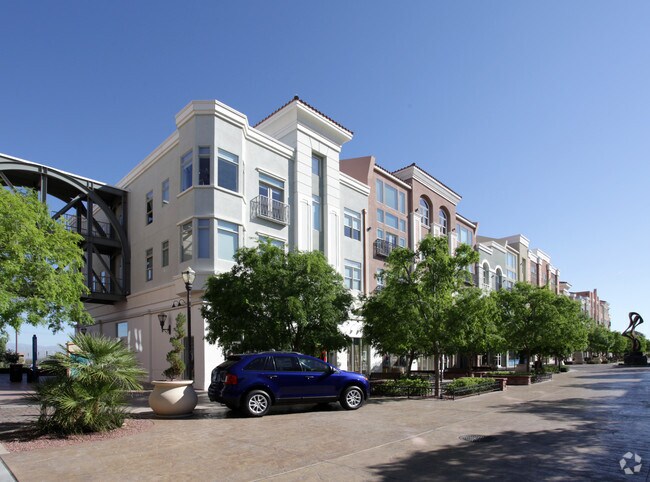 Foto principal - The District Condominiums