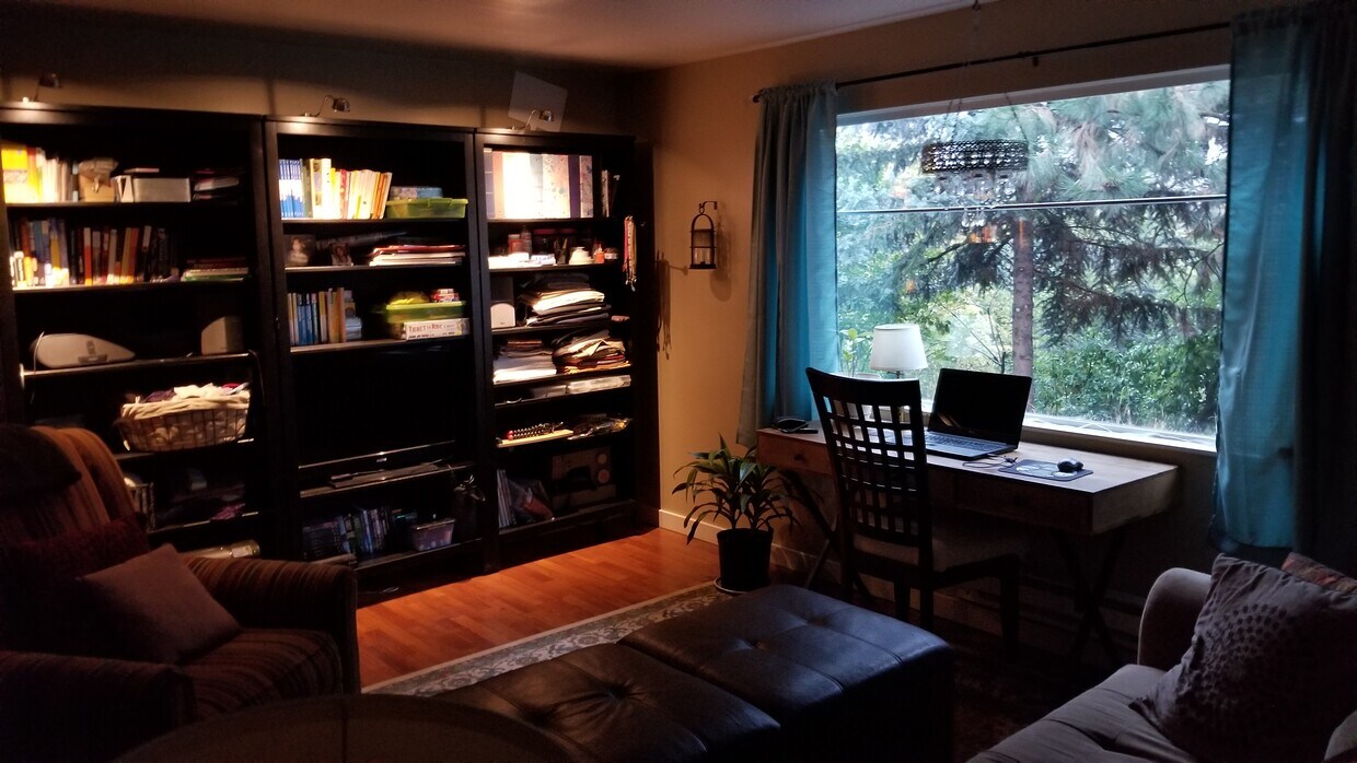 Primary Photo - 404 W C St