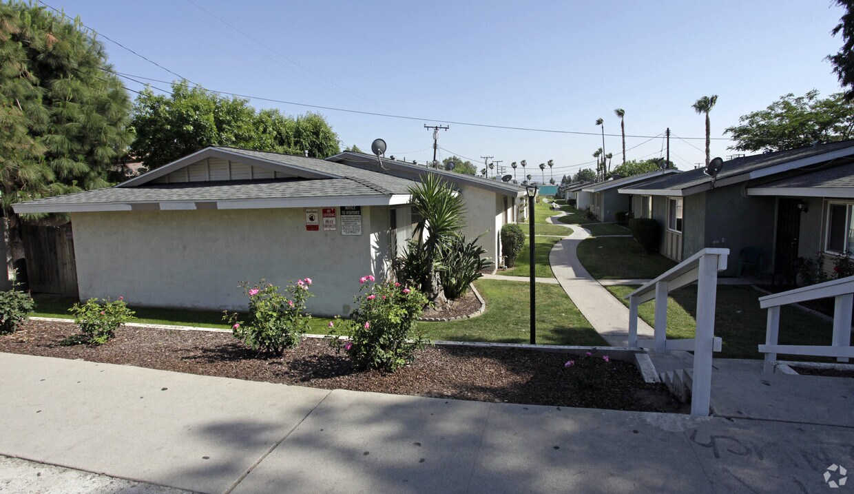 Foto del edificio - Glen Oro Garden Apartments