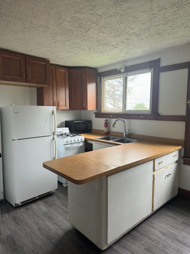 N89W16206 Cleveland Ave Unit 16208 Upper, Menomonee Falls, WI 53051
