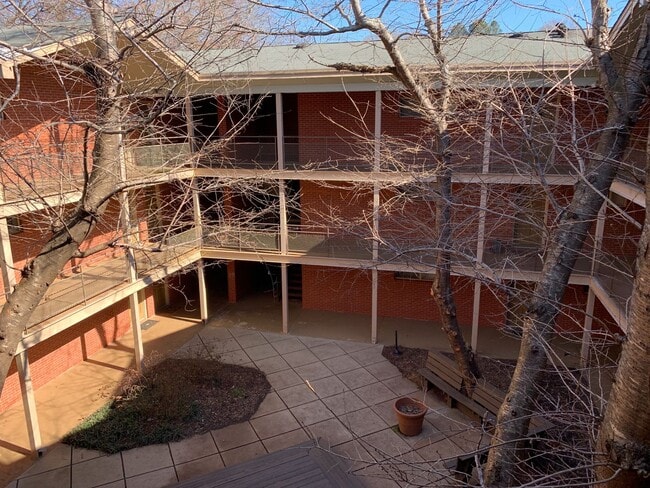 Foto del edificio - 1BR/1 BA + Bonus Room and balcony in Stadi...