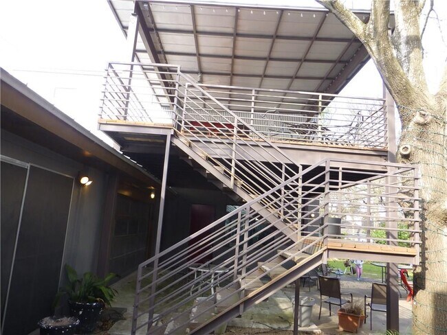 Building Photo - 4020 N Hills Dr
