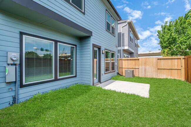 Foto del edificio - 2727 Brown Lk St