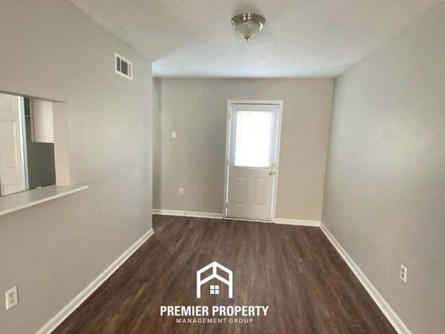 Foto del edificio - Millington Charm | 3BR/2BA with High Vaulted Ceilings & Rustic Fireplace