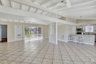 Building Photo - 1733 SW 5th Ct