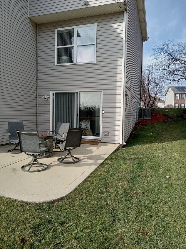609 S Avon Ct Unit Lower Level, Oswego, IL 60543 Condo for Rent in