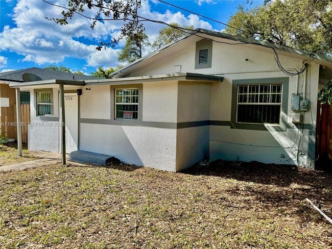 Foto del edificio - 5720 NW 23rd Ave