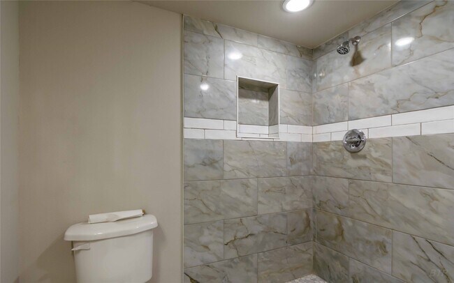 Building Photo - 12046 Beechnut St