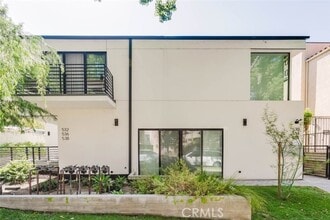 Building Photo - 536 E San Jose Ave