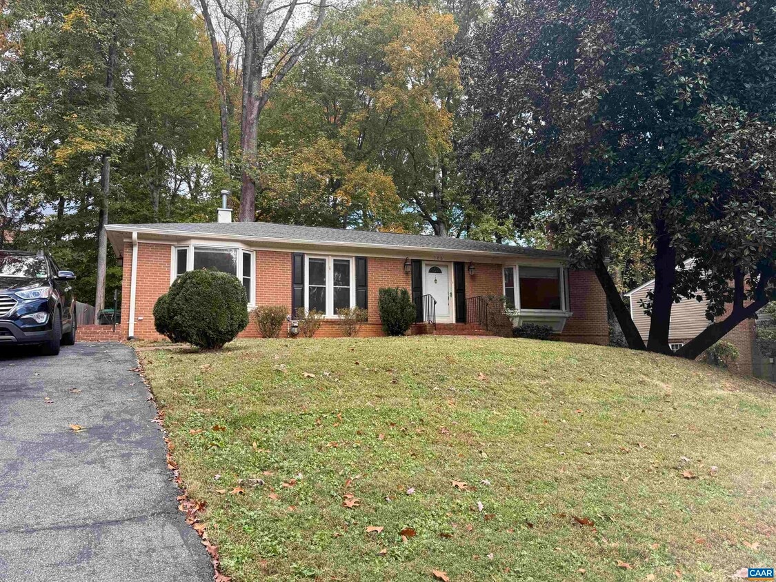 Primary Photo - 705 Highland Ave