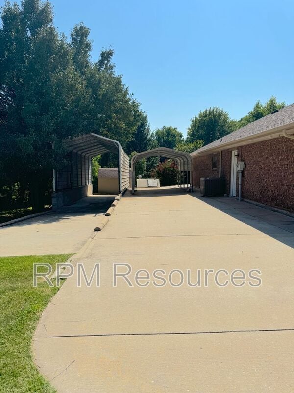 Foto del edificio - 12000 Hollyrock Dr
