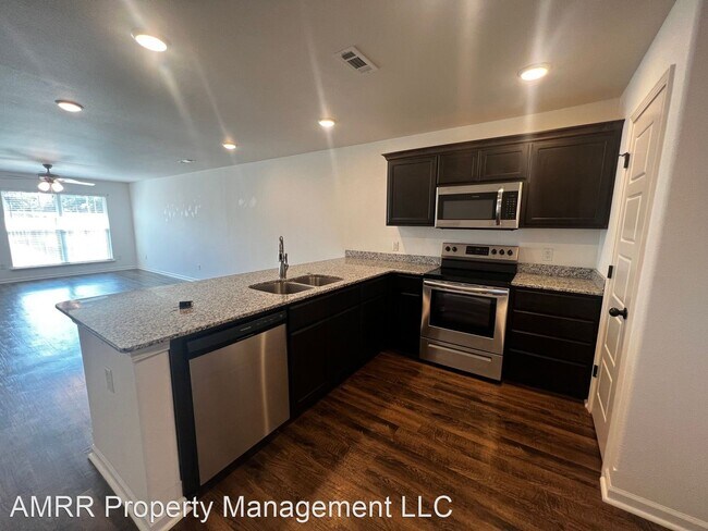 Building Photo - 3 br, 2 bath House - 104 Anita Plaza