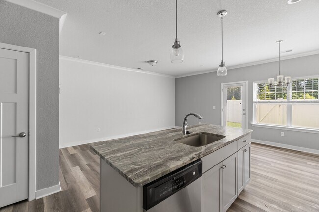 Building Photo - 4724 Kilby Dr