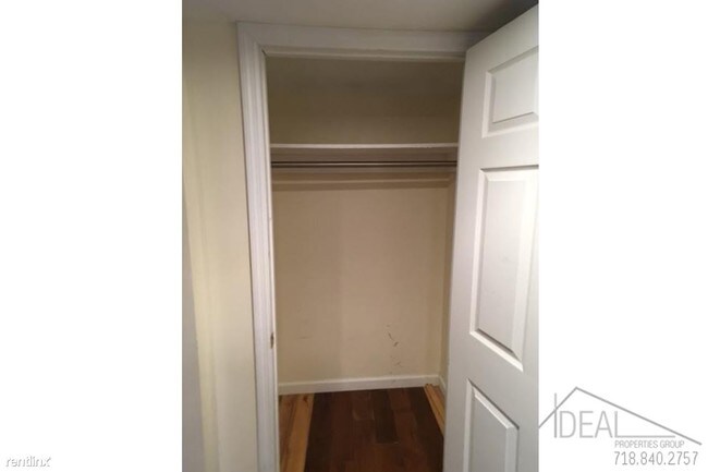 Foto del edificio - 353 Tompkins Ave