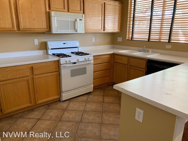 Building Photo - 3 br, 2.5 bath House - 3933 Gold Point St