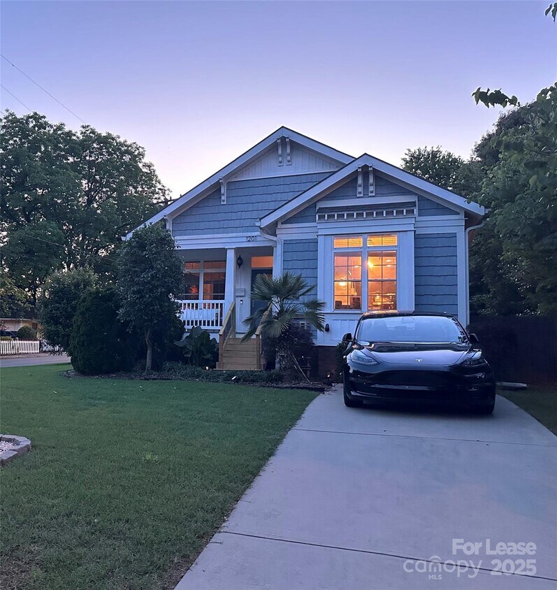 Foto principal - 1201 Pegram St