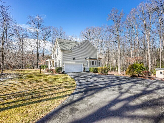 Building Photo - STUNNING ESTATE HOME - STAFFORD - WALK TO ...