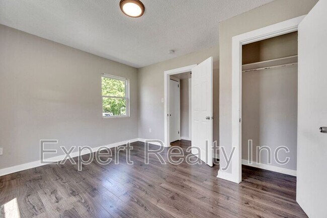 Building Photo - 1029 57th St