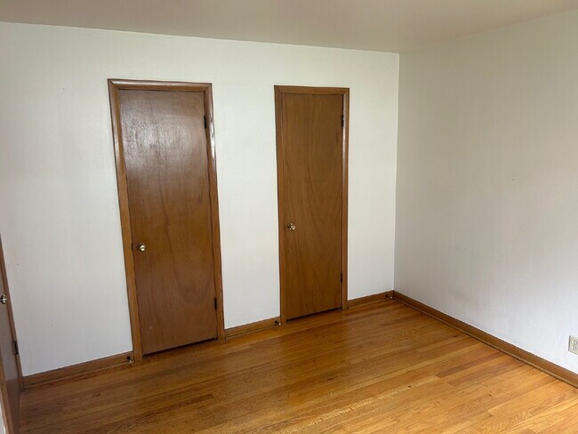 Building Photo - Two bedroom upper in Story Hill available November first.