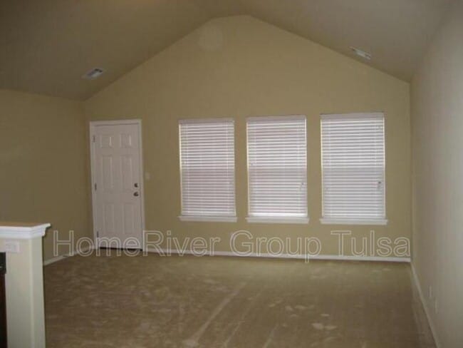 Building Photo - 2215 E Concord Pl