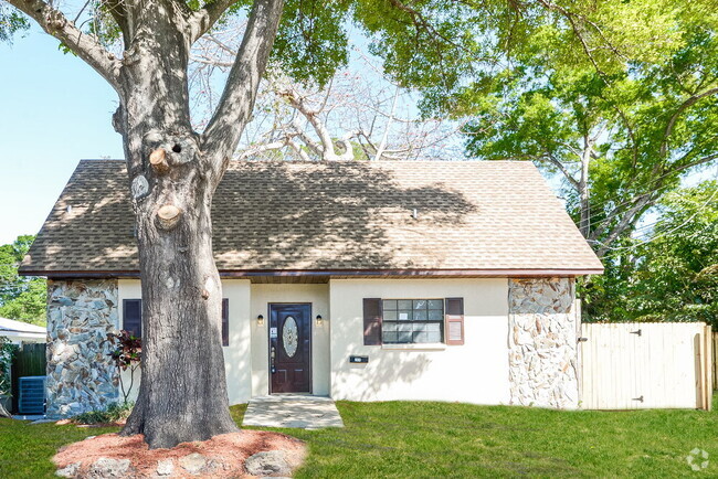 Building Photo - 764 Northmoor Ave N